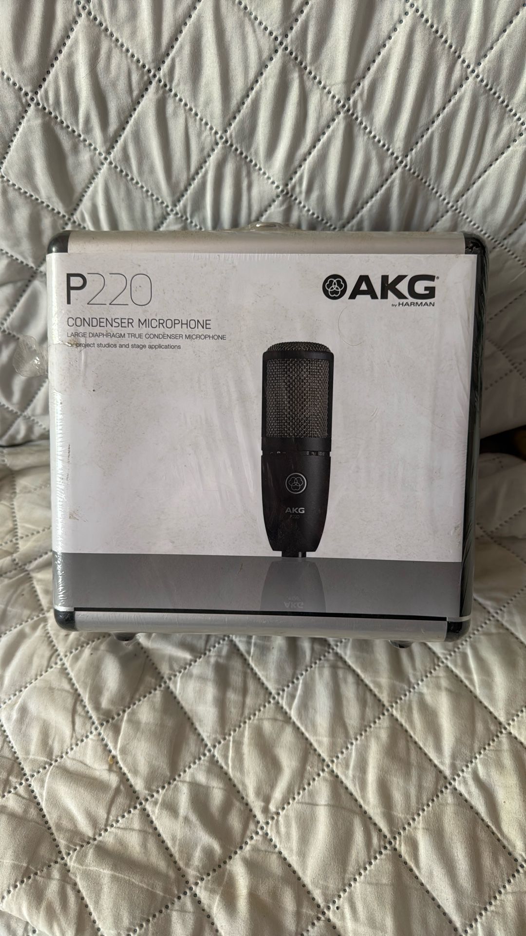 AKG 220 Microphone/carrycase/mount