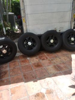 4 wheel and tires 265. 70 16 Toyota forrone