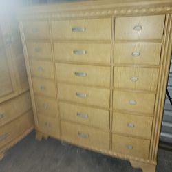 King Size Bedroom Set - In New Condition