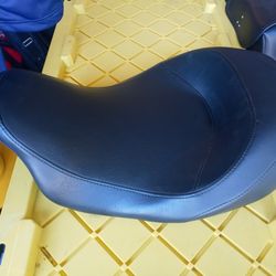 2021 Electra Glide Solo Rider Seat