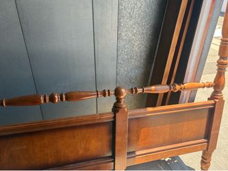 Bed wood color