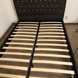 Queen Size Bedframe 