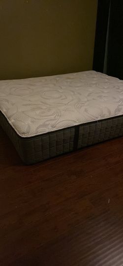 Cali king Mattress And Box springs