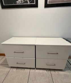 Set of 2 white nightstands
