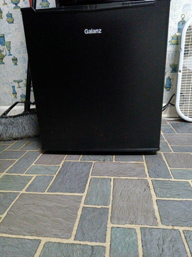 Dorm-size Refrigerator