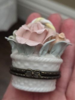 Porcelain floral Trinket box