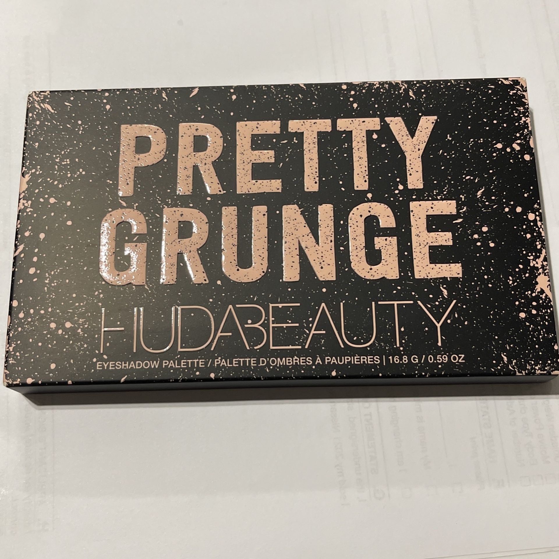 Huda Beauty Pretty Grunge Eyeshadow Palette 