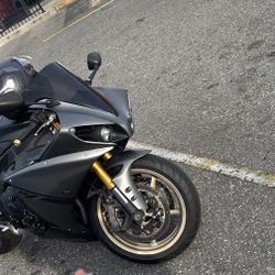 2014 Yamaha R1