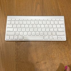 Wireless Apple Keyboard 
