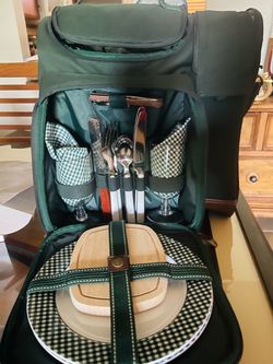 Picnic at Ascot Backpack Insulated with Cutlery & Plate Set New