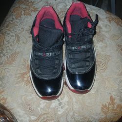 Retro Jordan 11s Low Size 8
