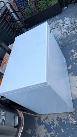 Used refrigerator, selling due o the fact that done have enough space