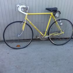 VINTAGE  SCHWINN  ROUTE BIKE.  