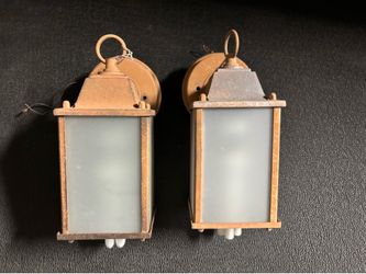 Outdoor lights with bulbs
