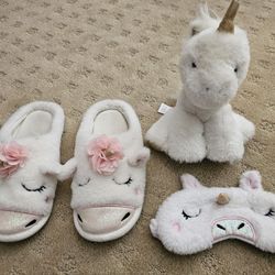 Fao Schwarz Unicorn Dreams Cozy Comfort Set