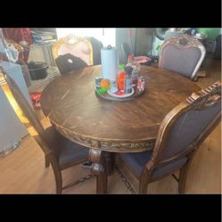 Round Dinning Table