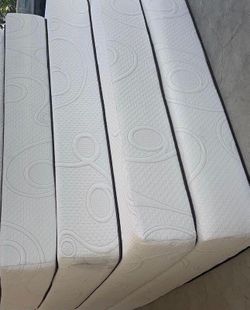 White memory foam Queen set