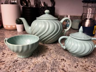 Vintage Franciscan Ware Coronado tea pot wit sugar bowl and 1 tea cup