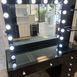 8-Drawer Makeup Vanity Table