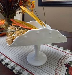 Vtg. Indiana white milk glass pedestal banana stand /fruit dish, Teardrop.