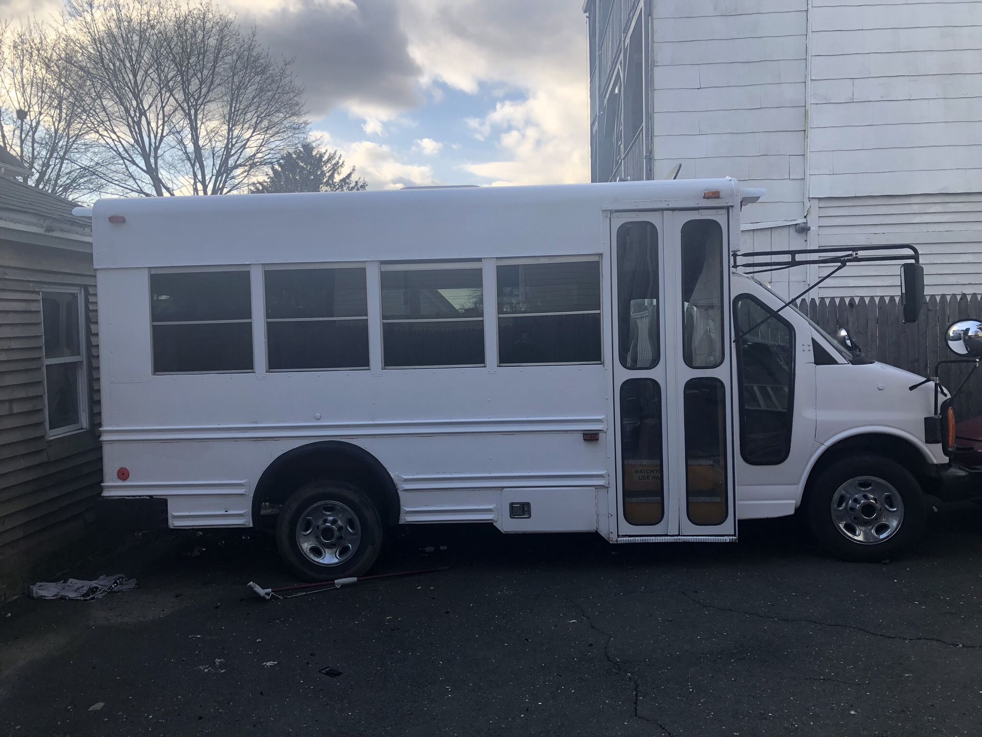 CHEV SCHBUSS 2002 Model CG31503 CYL 08 second owner.150 milles