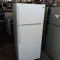 GE Top Freezer Refrigerator 28-inch