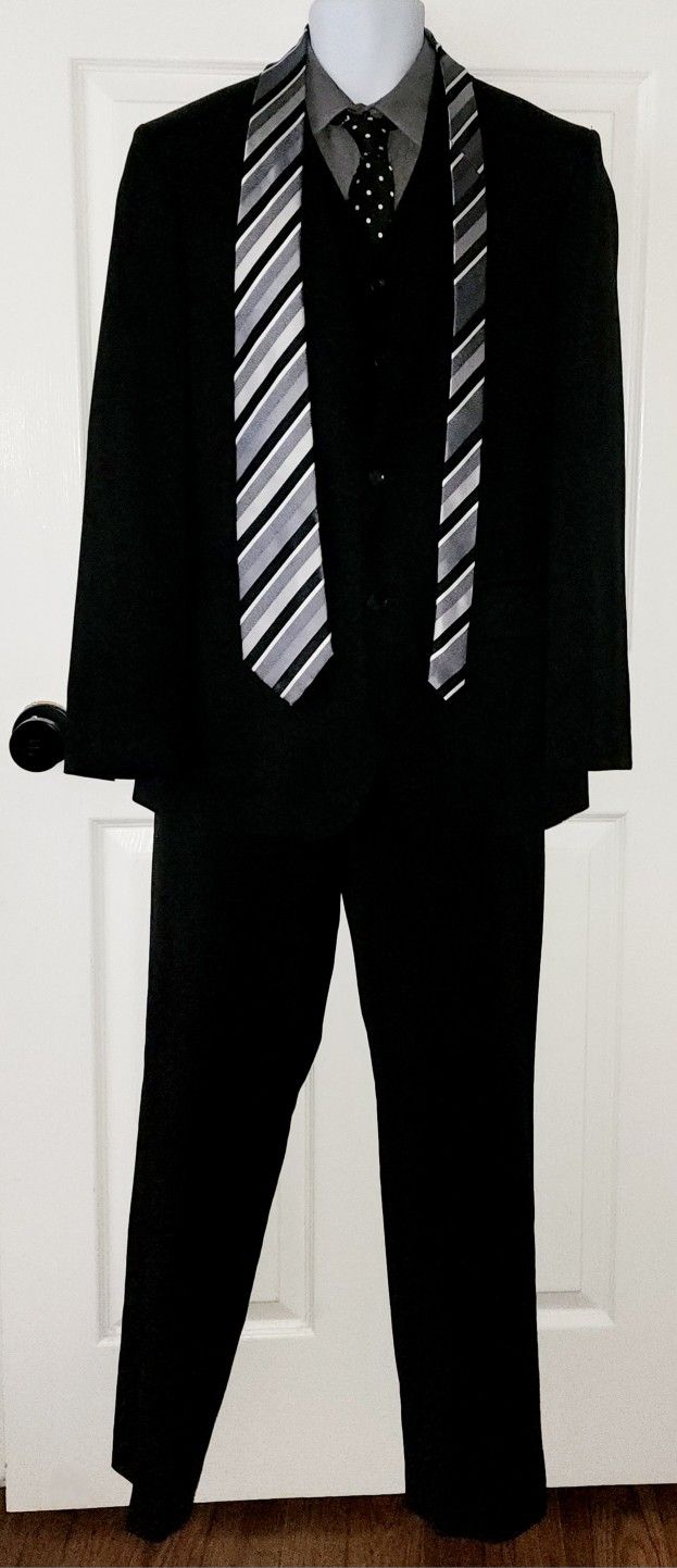 Men's Express and Promto Uomo Suit 1 Jacket, 2 Pants, 1 Vest, 1 Shirt 2 Ties
