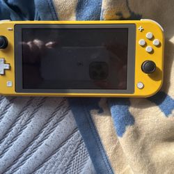 Used Nintendo Switch lite 