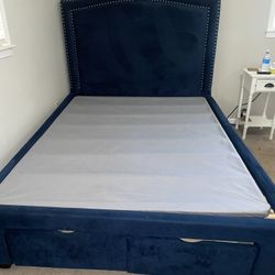 Rooms ToGo Queen Size Platform Bed