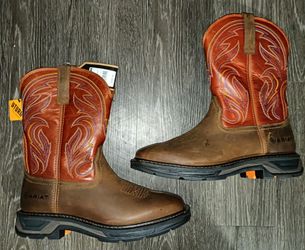 Brand new Ariat Workhog Soft toe boots for sale. SIZE 11.5. Retail price is $229. If someone comes to get them tonight I'll take $80. Pretty good deal