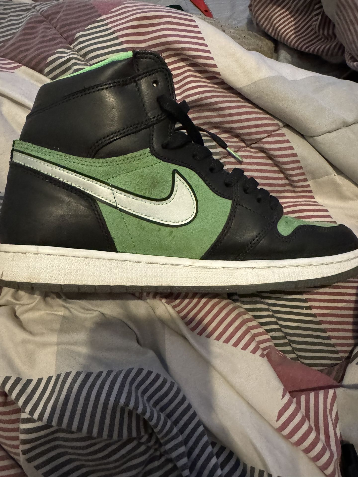 Jordan 1 high zen green (comes In Different Jordan Box) 