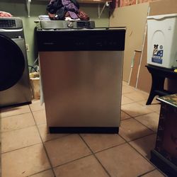 Dishwasher Frigidaire Used 1 Year