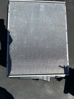 99-06 BMW 3 series e46 radiator New