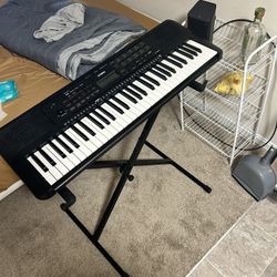Electric Keyboard (needs Batteries)