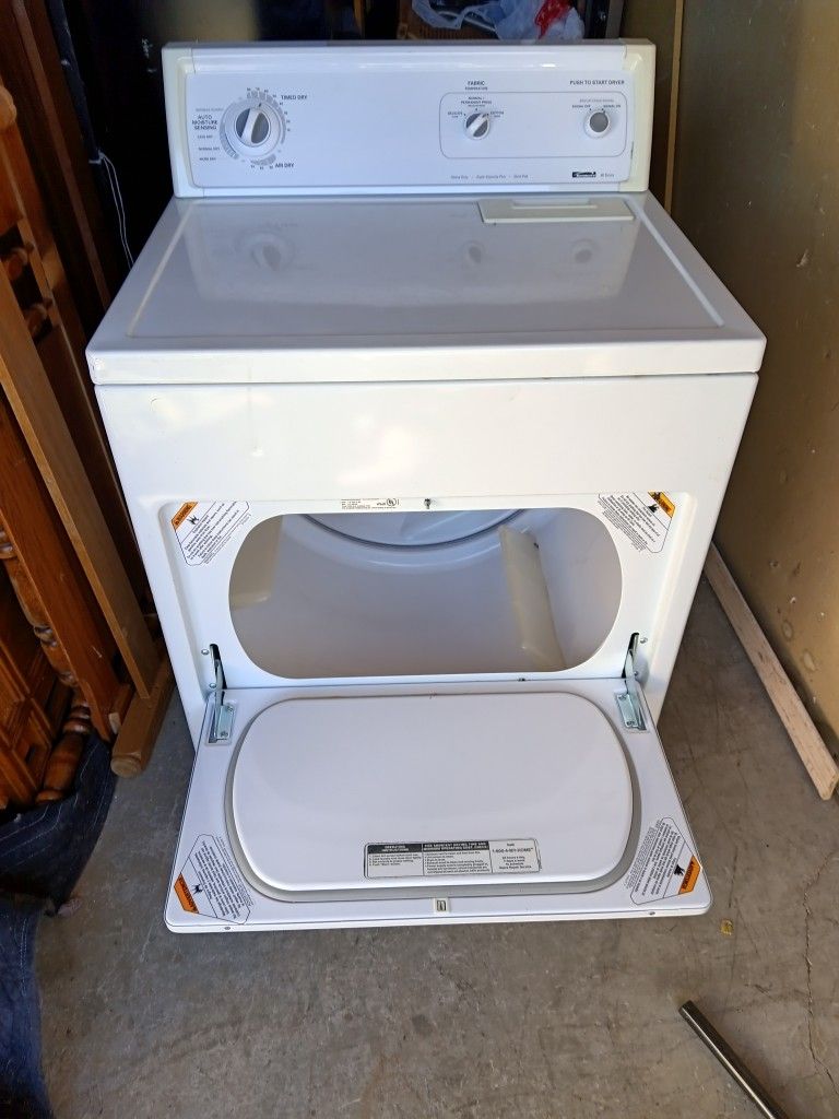 Kenmore Auto Moisture Sensing Electric Dryer Only for Sale in El Paso