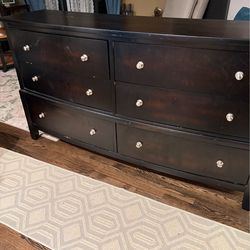 6 drawer dresser / Reduced for  quick sale