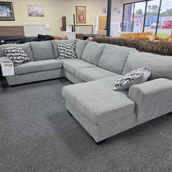 Large Gray Fabric Sectional Sofa with Chaise🚚WE DELIVER🚚