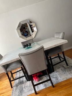 Counter Height Dining Table with 4 Chairs+ mirror