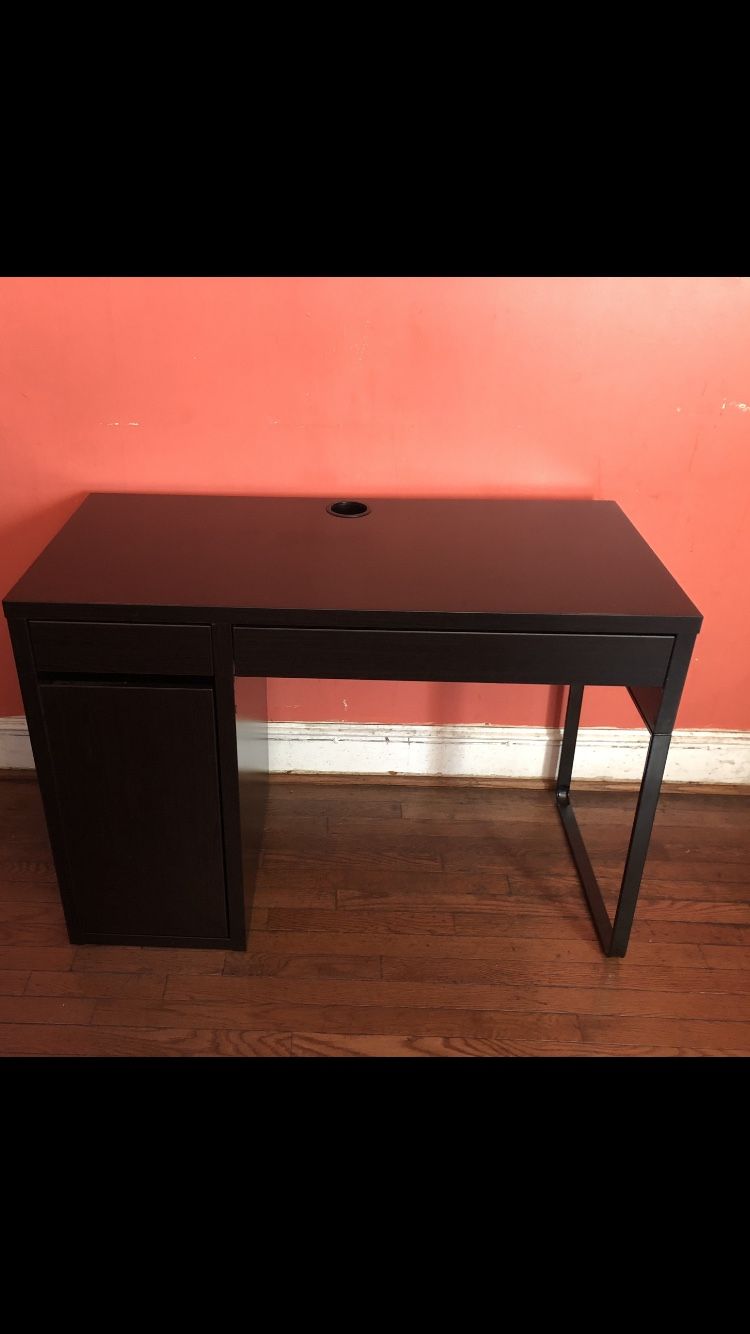 IKEA COMPUTER DESK