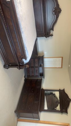 Bed And 2 Desks With Mirror