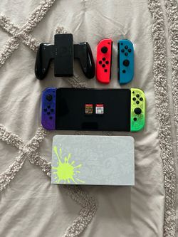 Nintendo Switch OLED Splatoon 3 Limited Edition Bundle + Games & Extras
