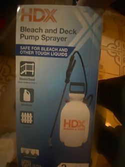Bleach and deck pump sprayer