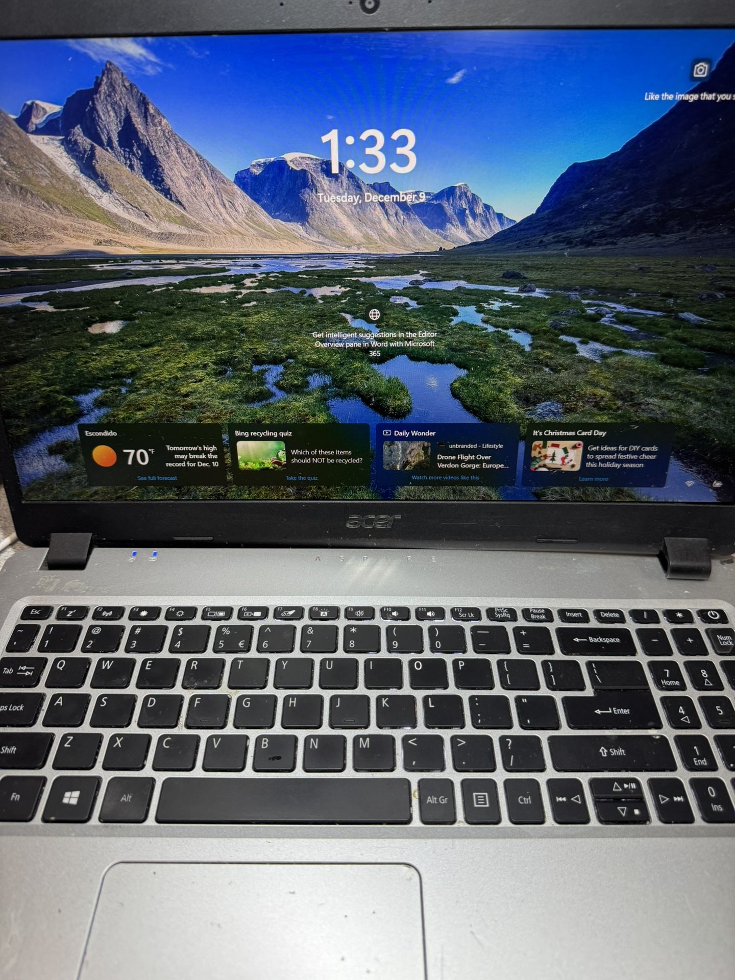 Acer Laptop / Dual Monitor Stand With 23” Screens READ AD