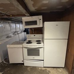 Whirlpool Kitchen Set On Good Working Conditions 