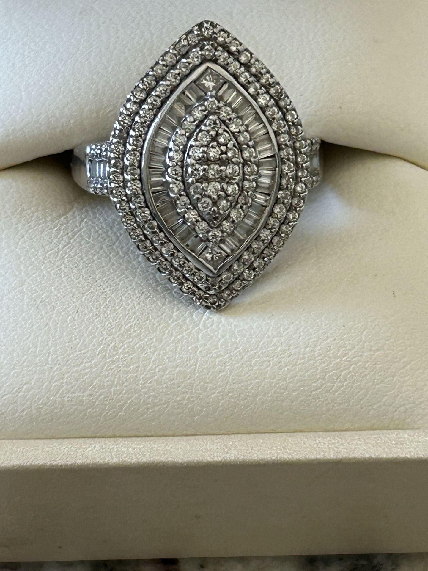 Woman’s Platinum Ring Size 7