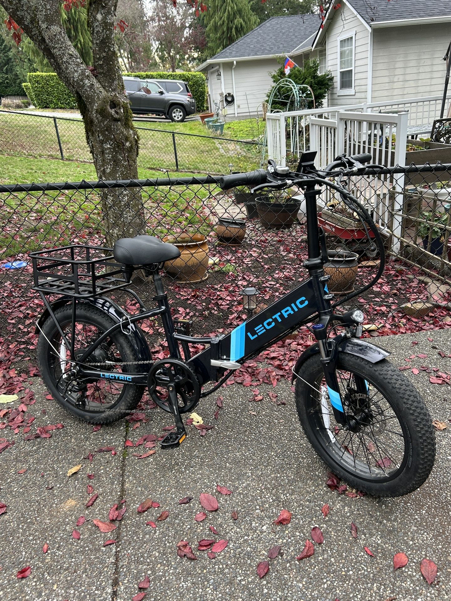 L Ectric Foldable Low Miles 135 2.0 And Can Be Programmed Easily To 3.0 And Speeds Up To 28mph Faster Depending On Weight Of Person.