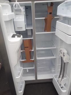 New Samsung refrigerator has water and ice