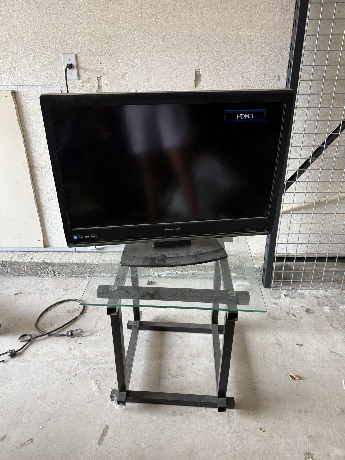 32 Inch Tv w/ Glass Table