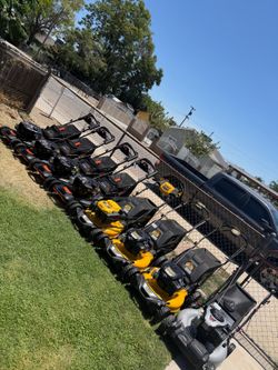 Máquina de toda marca y precio Lawnmowers of all brands—300, 400, 370, 200, and 350 models.
