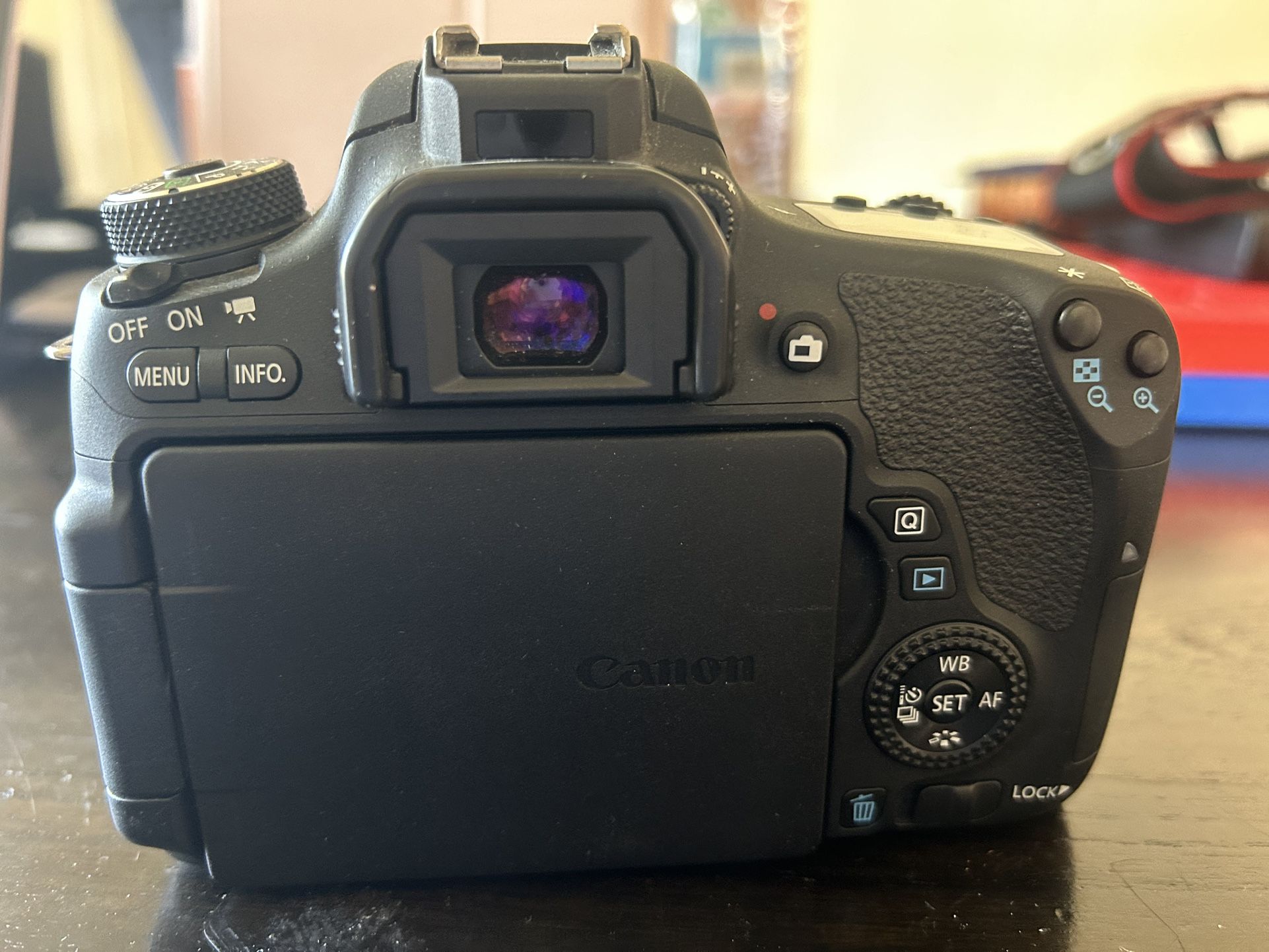 CANON EOS T6s 